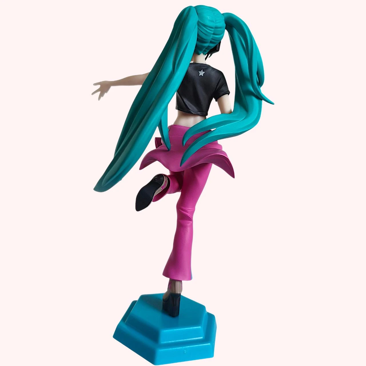 Figurita Hatsune Miku x Love and Berry – Vestido Berry Ver – Escritorio x Decorar – photo 4